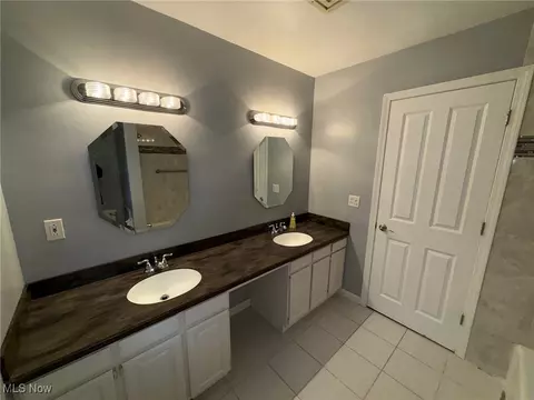 Bath - 7556 Jaguar Dr, Boardman, OH 44512 photo 3 of 6