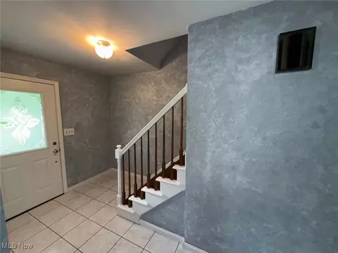 Entry Way - 7556 Jaguar Dr, Boardman, OH 44512 photo 1 of 3