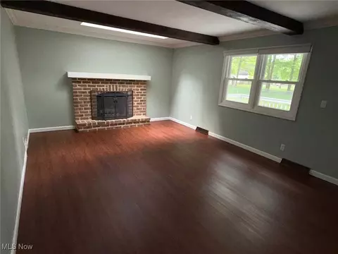 Living - 7556 Jaguar Dr, Boardman, OH 44512 photo 3 of 4