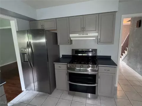 Kitchen - 7556 Jaguar Dr, Boardman, OH 44512 photo 3 of 6
