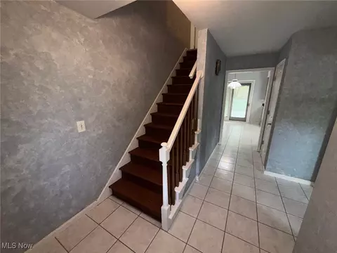 Entry Way - 7556 Jaguar Dr, Boardman, OH 44512 photo 3 of 3