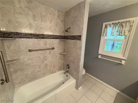 Bath - 7556 Jaguar Dr, Boardman, OH 44512 photo 5 of 6