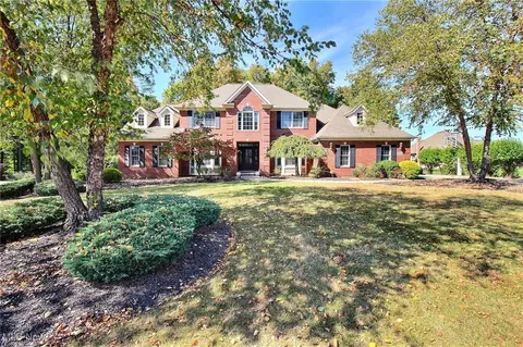 5554 Ridgewood Ln, Brecksville, OH 44141