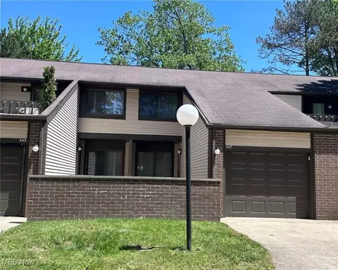 547 Towns Ln #129, Richmond Heights, OH 44143