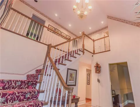2885 Mill Gate Dr, Willoughby Hills, OH 44094 photo 3