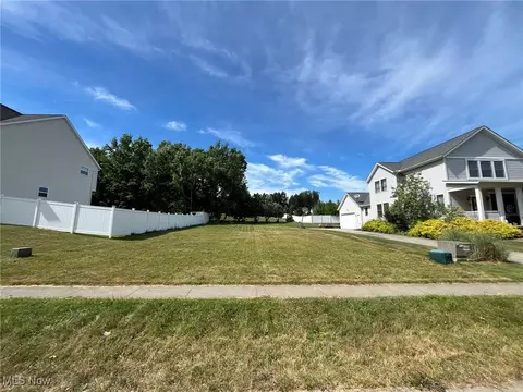 487 Marigold Ln, Kent, OH 44240