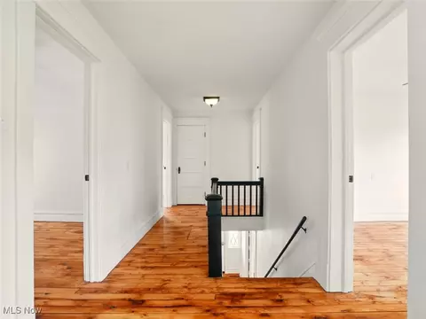 Entry Way - 1433 W 4th St, Ashtabula, OH 44004 photo 4 of 5