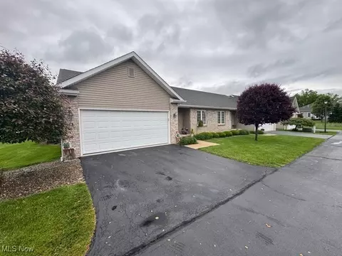 6 Danbury Ct, Warren, OH 44483