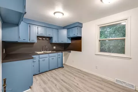 2318 3rd St SE, Canton, OH 44707 photo 6