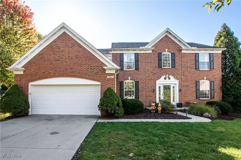 340 Pineo Ct, Sagamore Hills, OH 44067