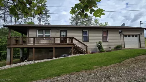 762 Farrow Hill Rd, Davisville, WV 26142
