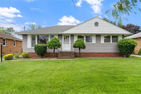 6444 Alexandria Dr, Parma Heights, OH 44130