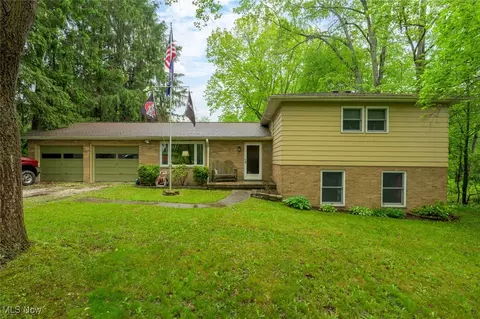 3393 Summit Rd, Ravenna, OH 44266