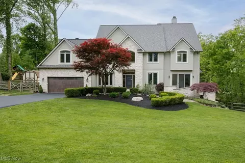 7255 Ledgewood Dr, Kirtland, OH 44094