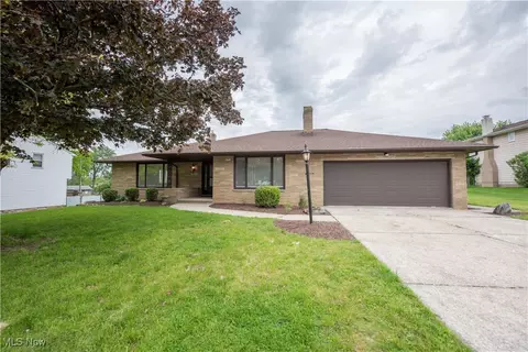 10015 Vista Dr, North Royalton, OH 44133