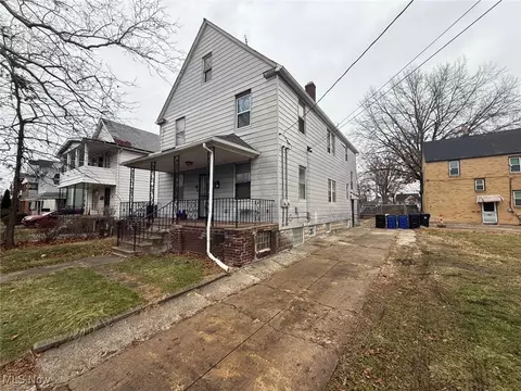 869 Whitcomb Rd, Cleveland, OH 44110