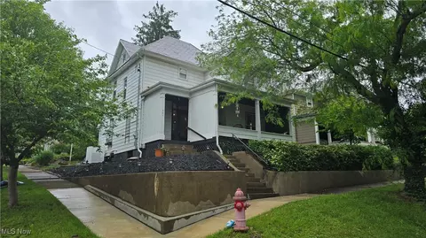 401 Oakwood Ave, Marietta, OH 45750