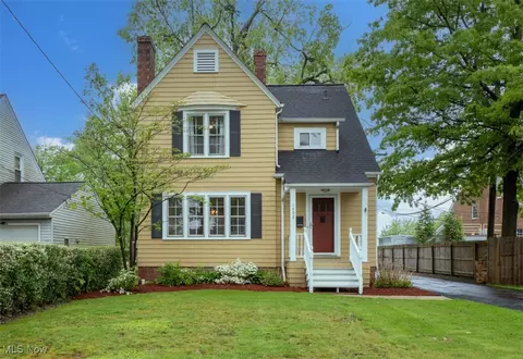 1492 Lyndhurst Rd, Lyndhurst, OH 44124