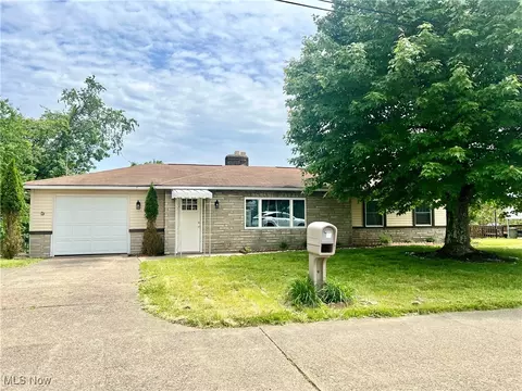 281 Hillcrest Dr, Wellsburg, WV 26070