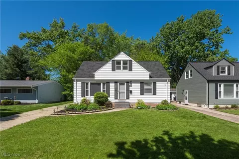 1688 Harwich Rd, Lyndhurst, OH 44124
