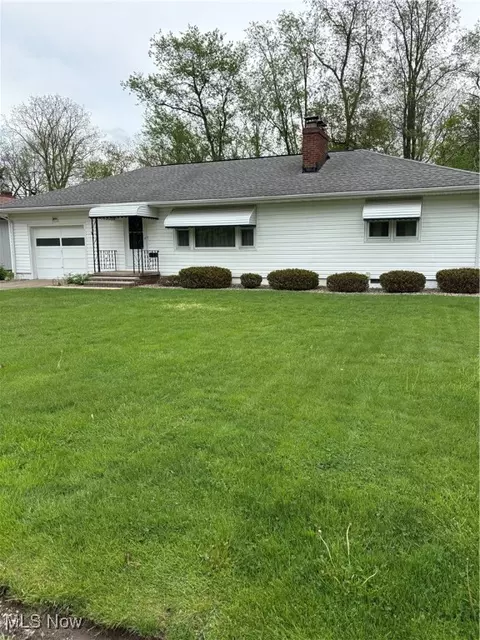 2499 Nesmith Lake Blvd, Akron, OH 44314