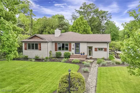 4346 Selhurst Rd, North Olmsted, OH 44070