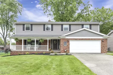 1050 Meadview Dr, Seven Hills, OH 44131