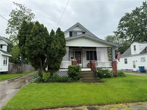 931 W 18th St, Lorain, OH 44052 photo 2