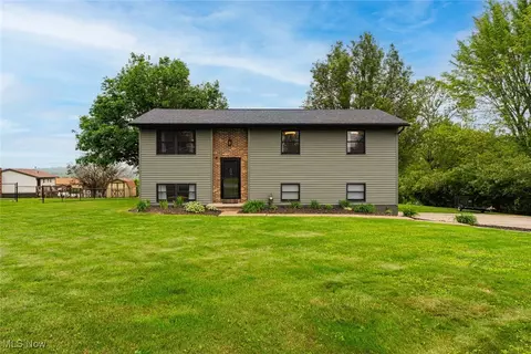 5460 Airwood Dr, Zanesville, OH 43701