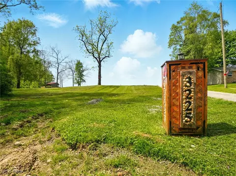 3225 Lake Rd, Conneaut, OH 44030