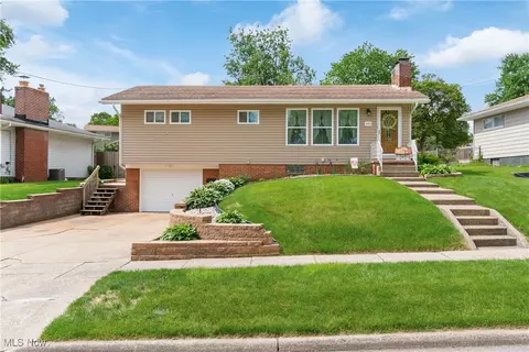 2184 Lynn Dr, Akron, OH 44312