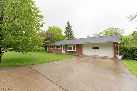 15769 Auburn Rd, Newbury, OH 44065