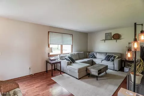 806 9th St SW, Massillon, OH 44647 photo 4