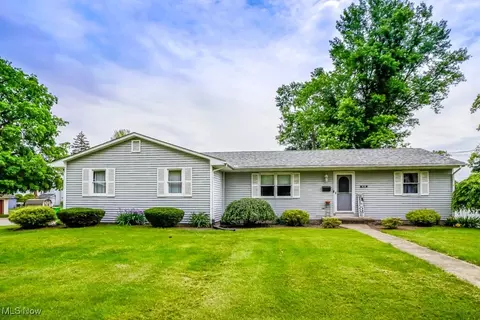806 9th St SW, Massillon, OH 44647