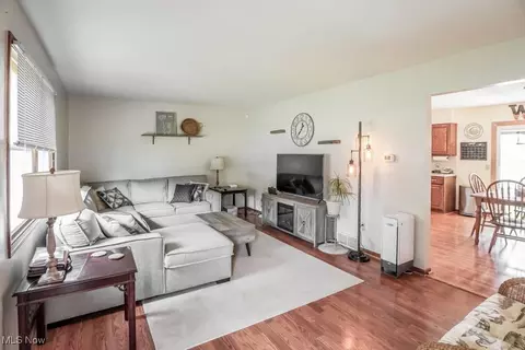 806 9th St SW, Massillon, OH 44647 photo 5
