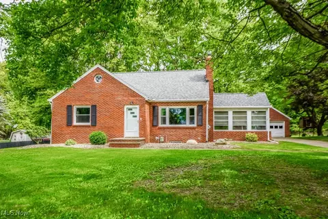 1021 Stump Rd, New Franklin, OH 44319