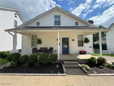 208 Walton Ave, Barnesville, OH 43713