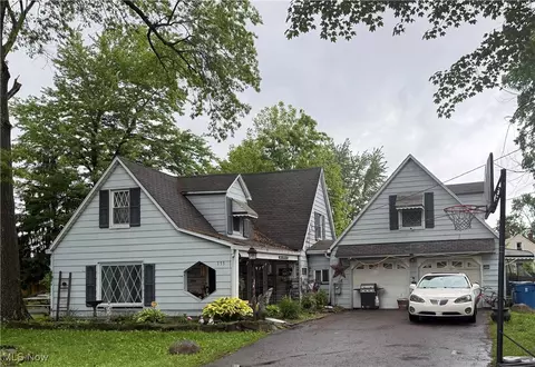 155 Smithfield St, Struthers, OH 44471