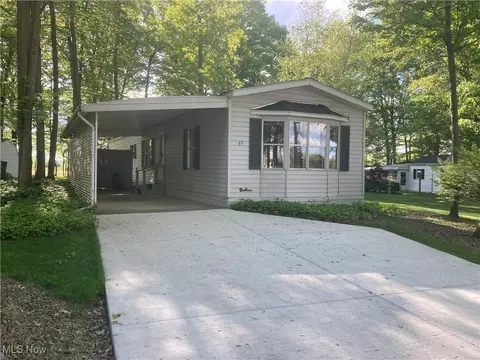 1229 Columbiana Lisbon Rd #39, Columbiana, OH 44408