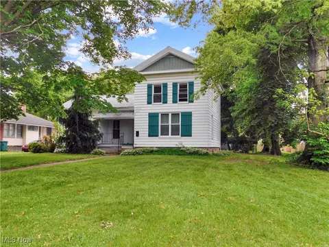 192 Walnut St, Geneva, OH 44041 photo 2