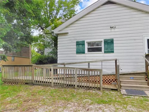 192 Walnut St, Geneva, OH 44041 photo 4