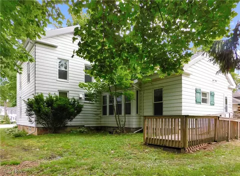 192 Walnut St, Geneva, OH 44041 photo 3