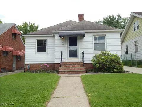 7507 Manhattan Ave, Parma, OH 44129