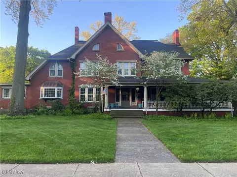 10508 Lake Shore Blvd, Bratenahl, OH 44108