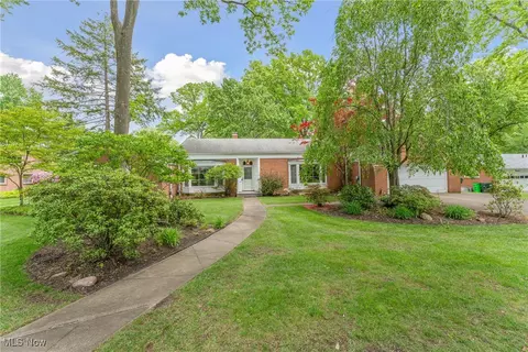 1116 Fair Oaks Ave SW, North Canton, OH 44720