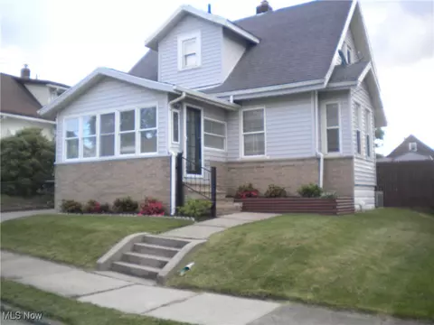 161 25th St NW, Barberton, OH 44203