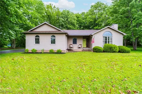 51406 Cornerstone Dr, Petersburg, OH 44454