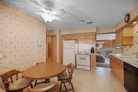 Kitchen - 987 E Decker Dr, Seven Hills, OH 44131 photo 3 of 3