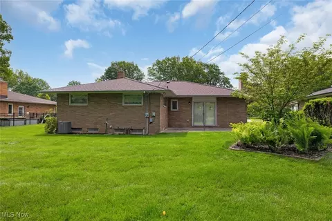 Exterior - 987 E Decker Dr, Seven Hills, OH 44131 photo 4 of 5