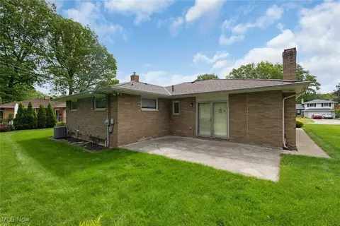 Exterior - 987 E Decker Dr, Seven Hills, OH 44131 photo 3 of 5
